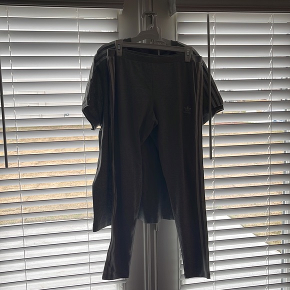 ADiDAS TRACK SUIT (XL) - Picture 7 of 9